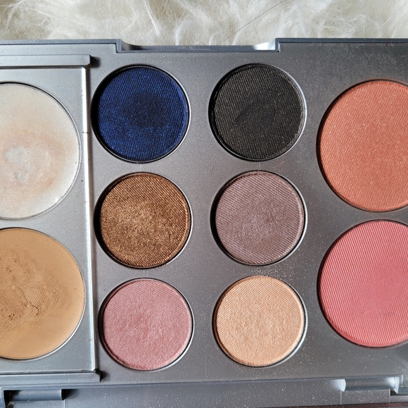 **closet closing. Make offer!**Mally all in 1 face palette - Picture 4 of 6